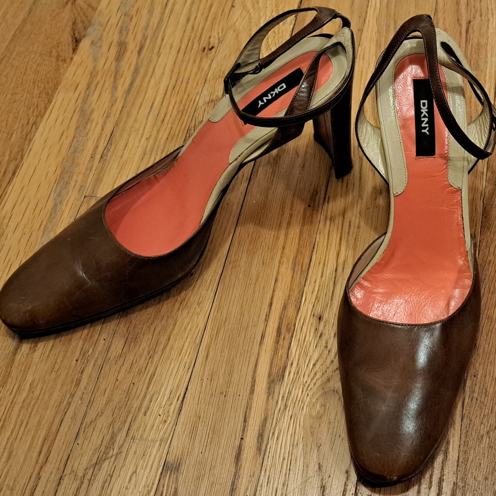 DKNY Closed-toe Shoes w/Cut-out Heel & Ankle Strap. Chocolate Brown, Size 10